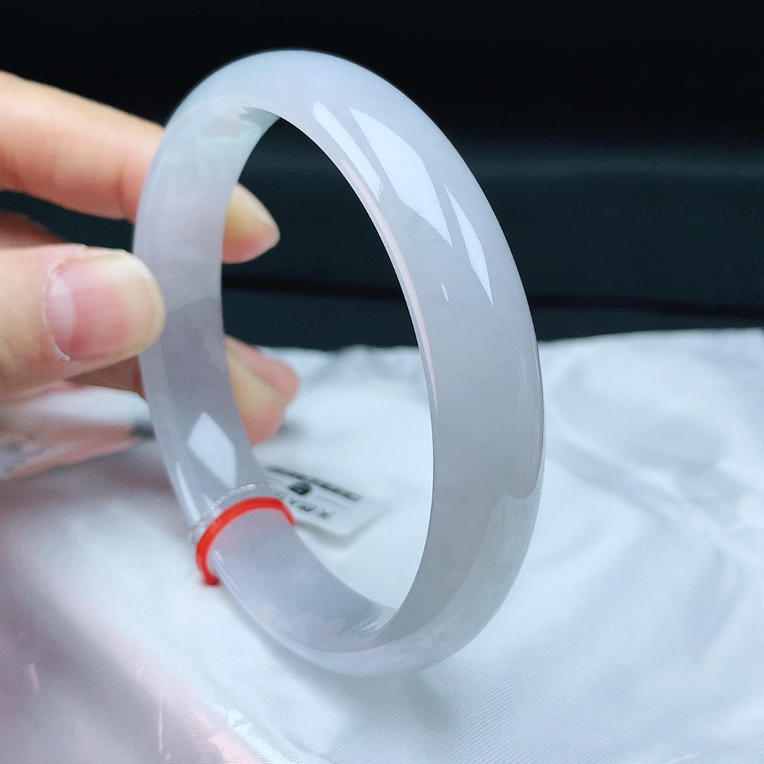 翡翠手镯未镶嵌60圈