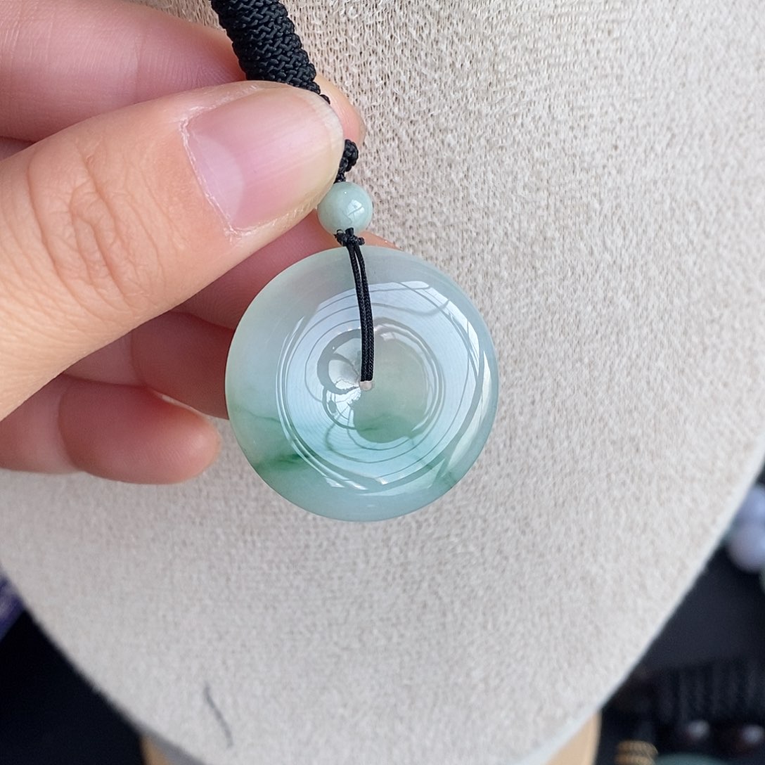 翡翠颈饰未镶嵌翡翠首饰