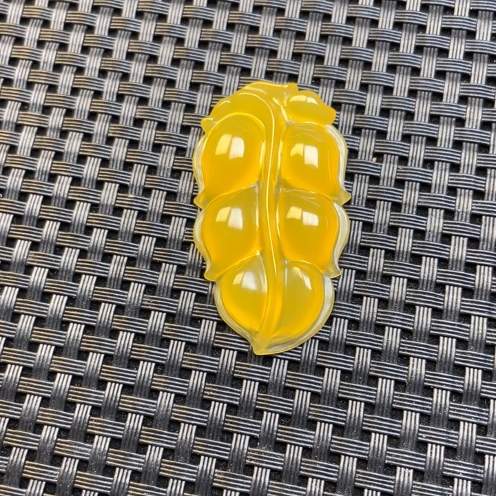 未镶嵌石英质玉（黄龙玉）颈饰