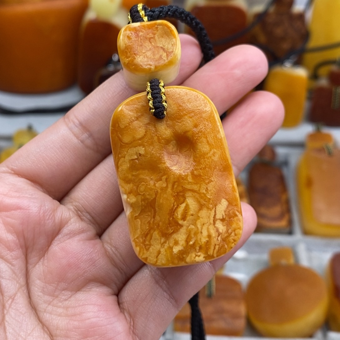 琥珀吊坠(赠链)未镶嵌