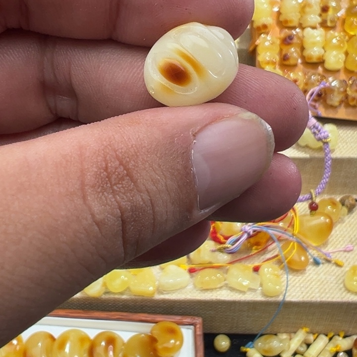 琥珀吊坠(不含链)未镶嵌1.53克面包