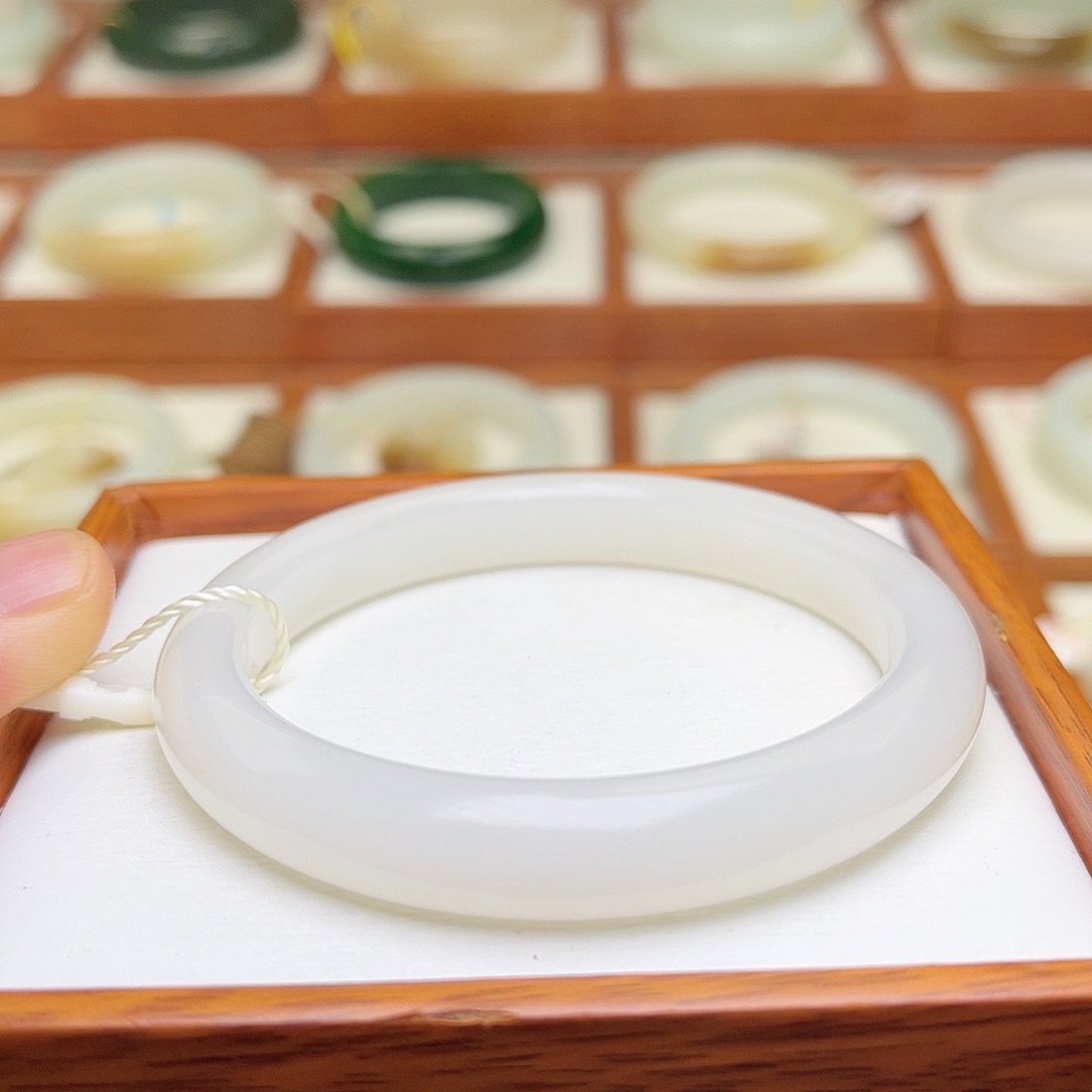 和田玉手镯未镶嵌58.1