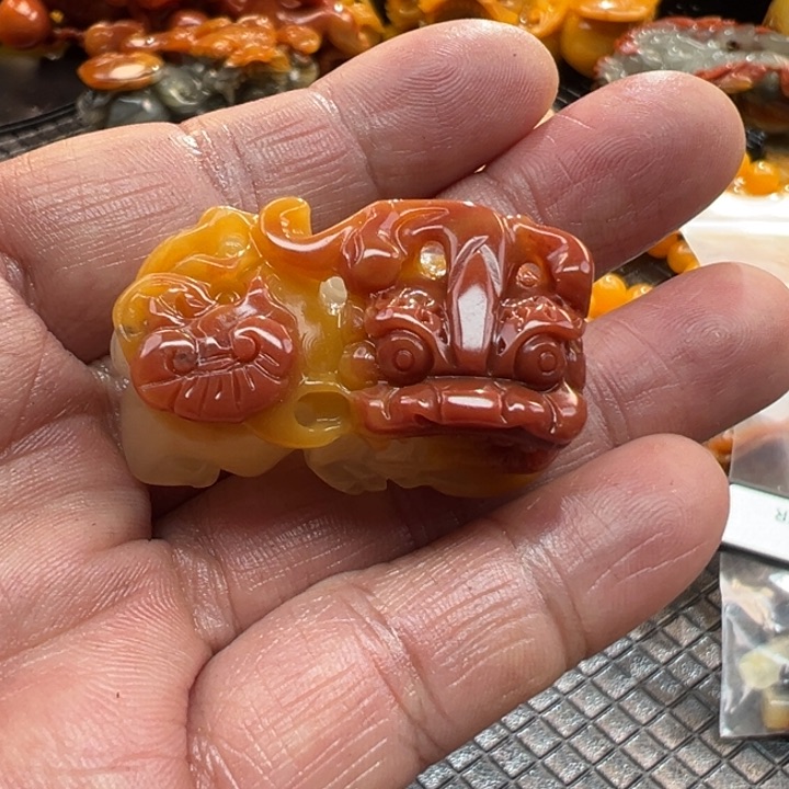 石英质玉（黄龙玉）颈饰未镶嵌