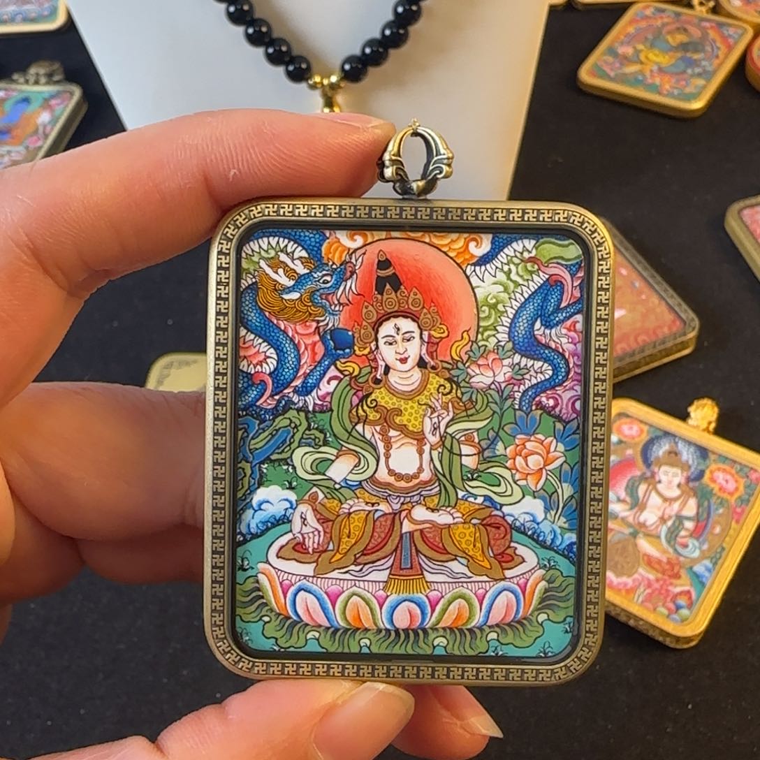 吊坠曳**妹白度母，坦诚