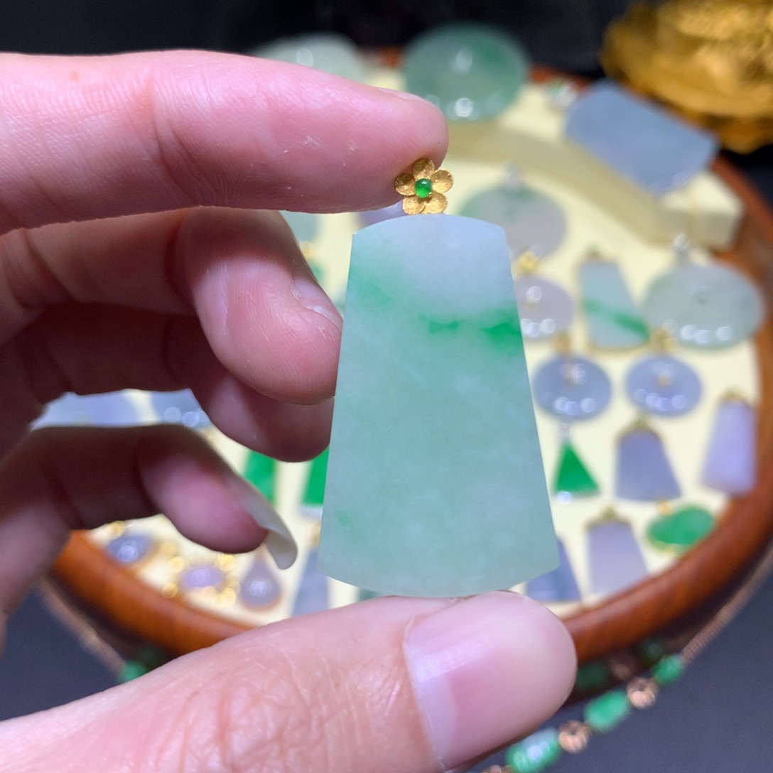 翡翠吊坠(不含链)18K金镶嵌