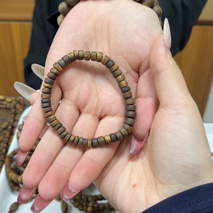 沉香手串0.7药片珠单圈多样性发1