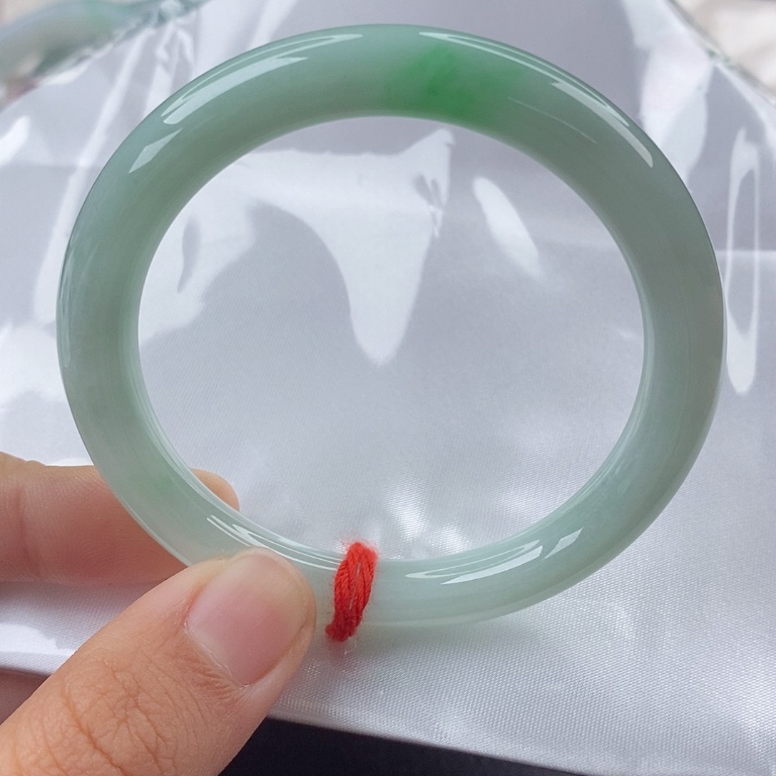 翡翠手镯（圆镯）未镶嵌52圈