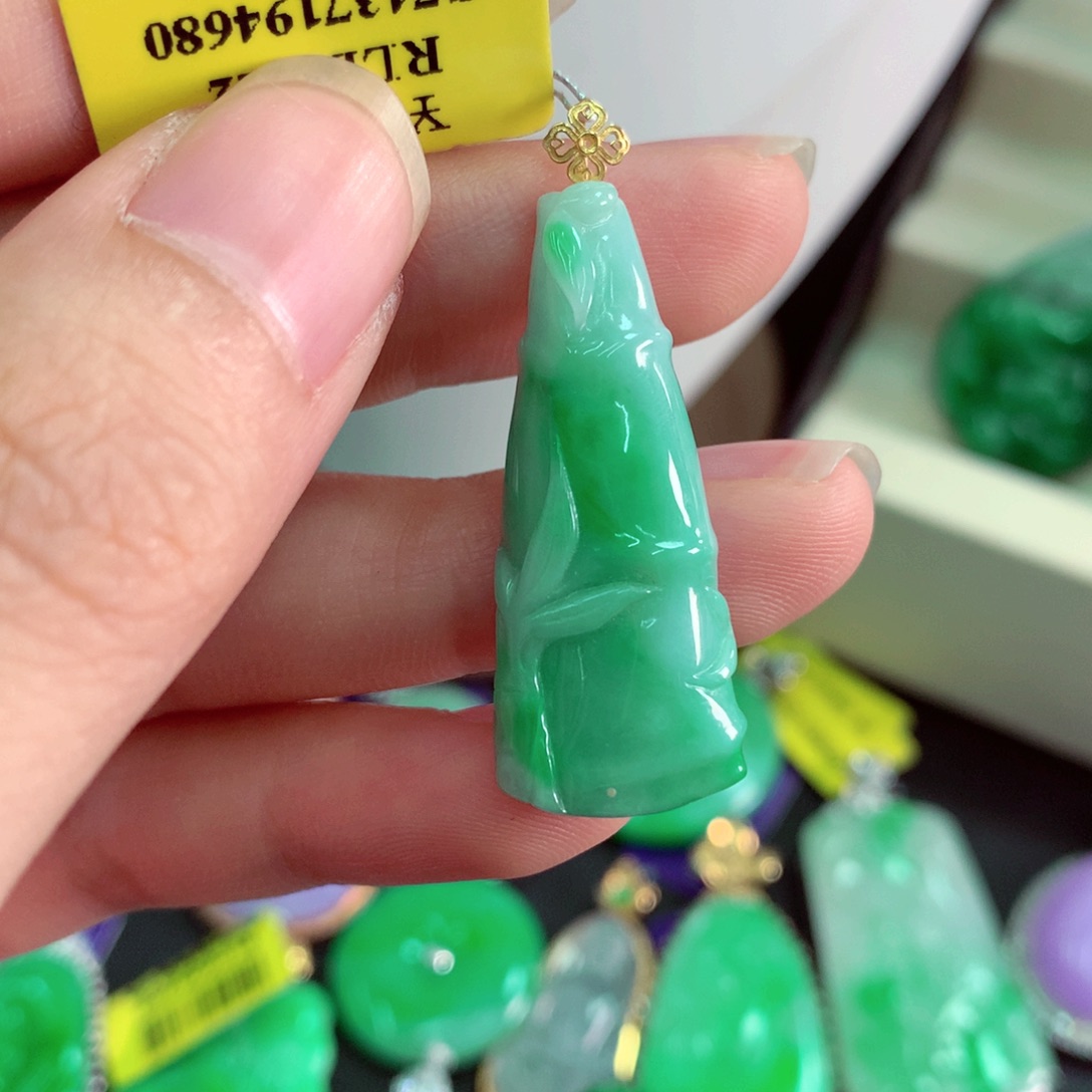 吊坠(不含链)未镶嵌翡翠