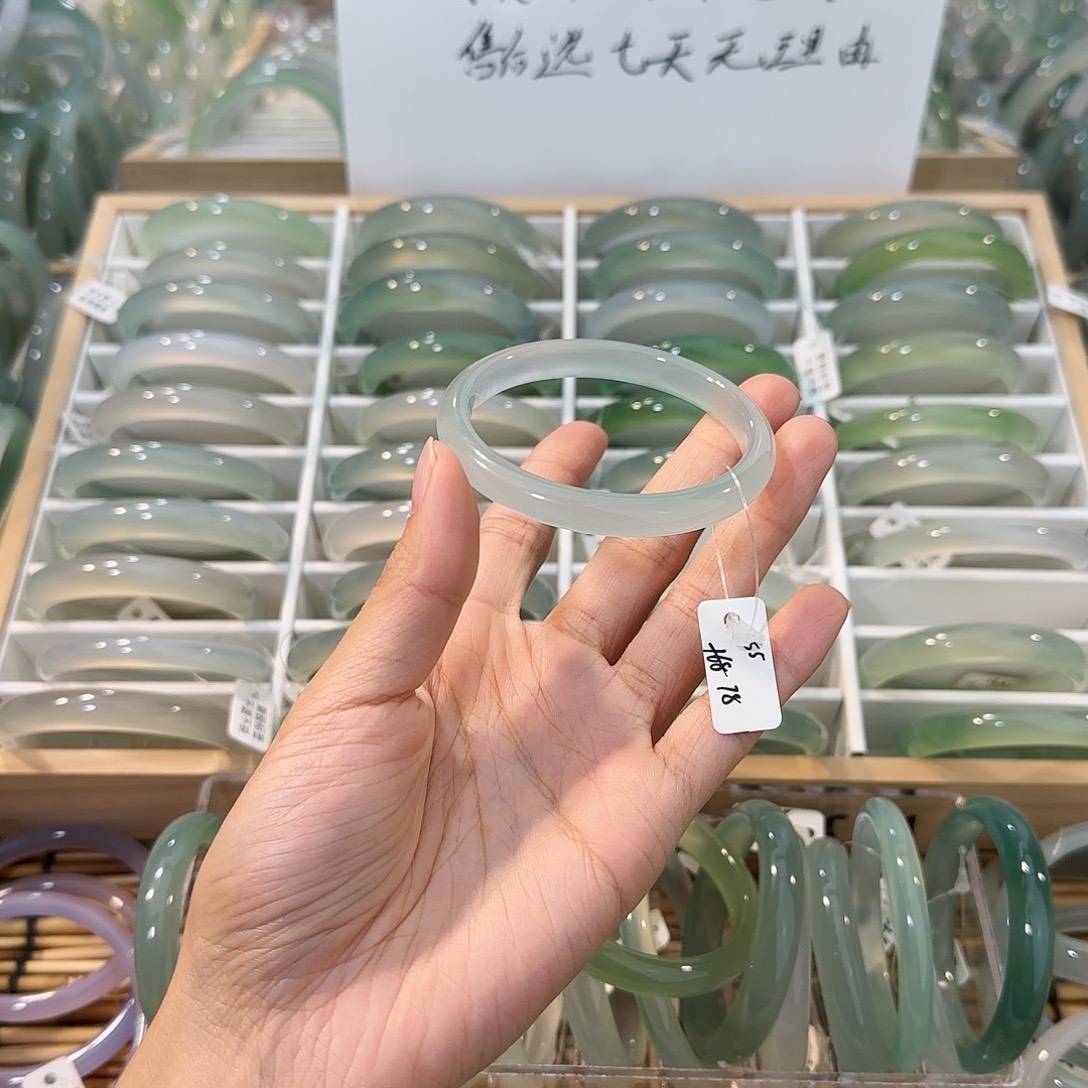 玛瑙/玉髓未镶嵌手镯圈口55