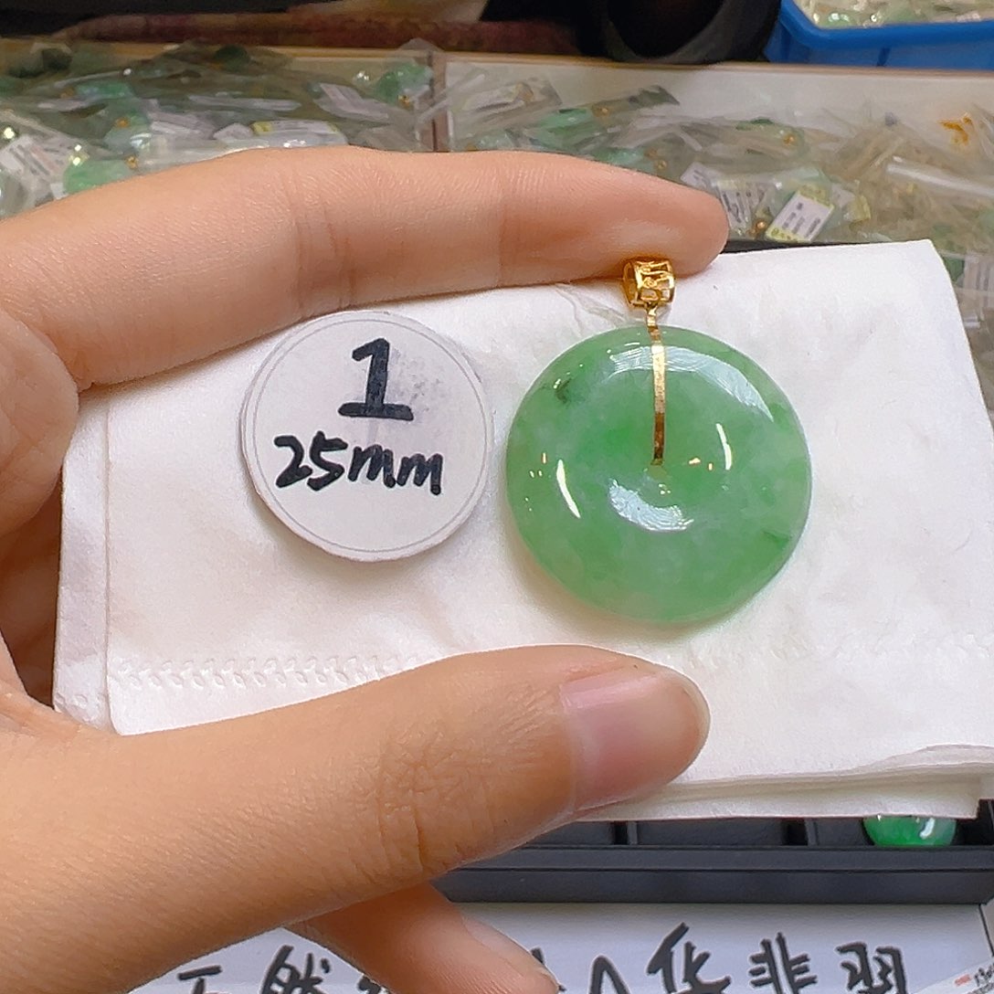 翡翠颈饰18K金镶嵌翡翠