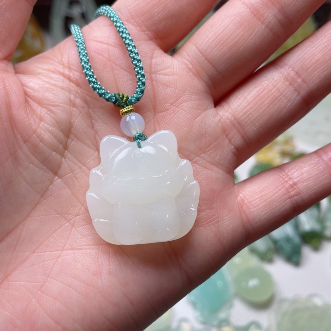 蛇纹石玉颈饰未镶嵌