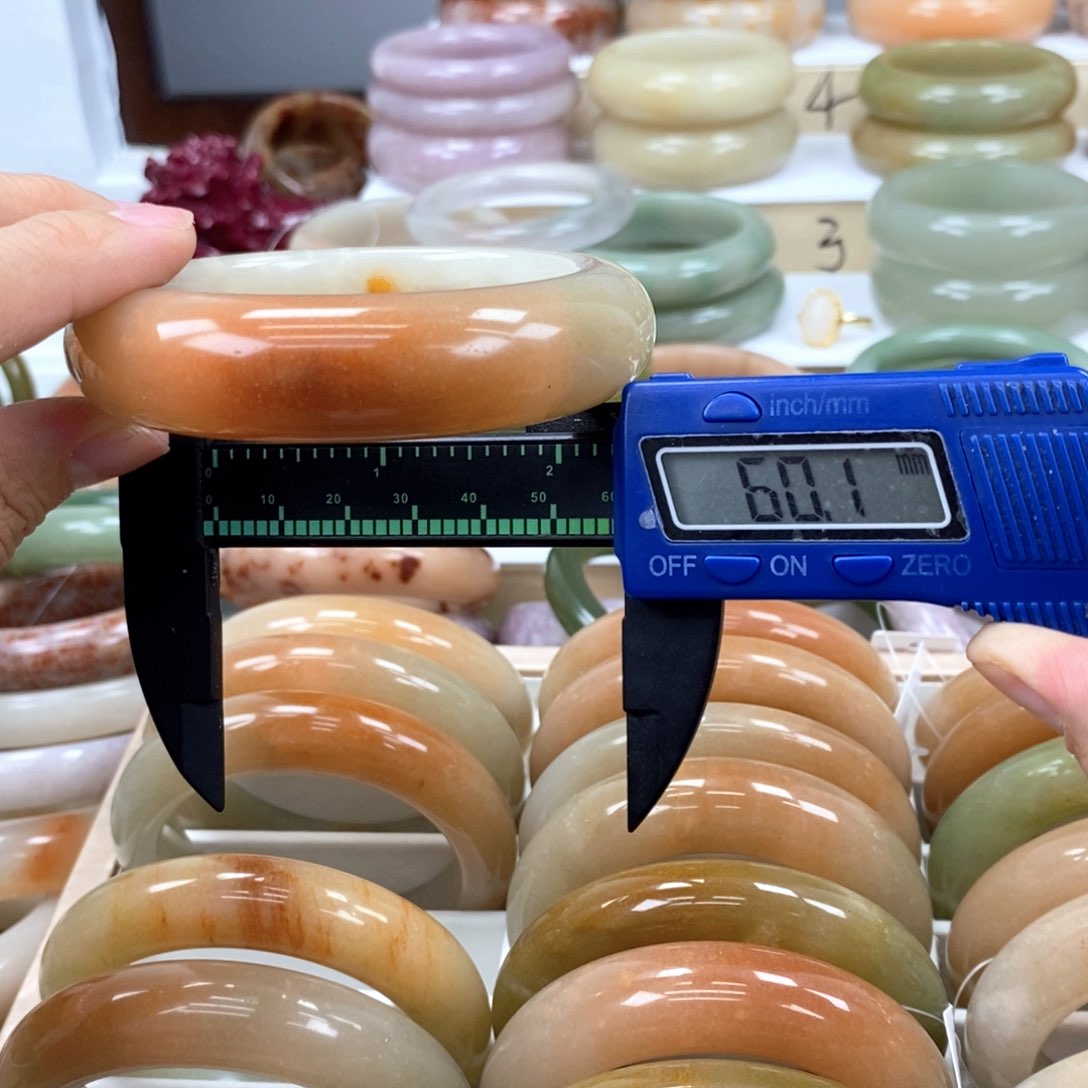 石英质玉手镯合金东**珠