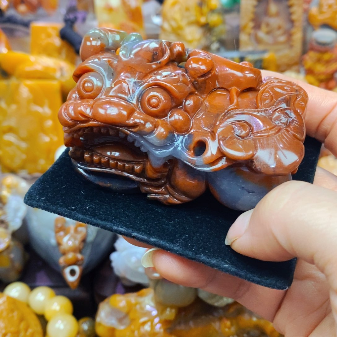 未镶嵌石英质玉（黄龙玉）颈饰