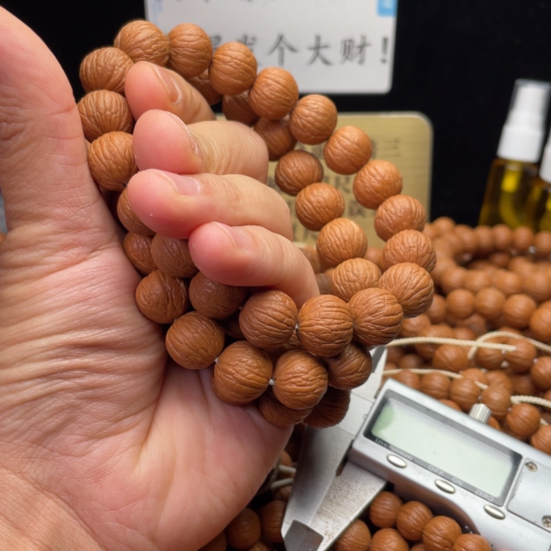 吊坠猴头核桃凤羽