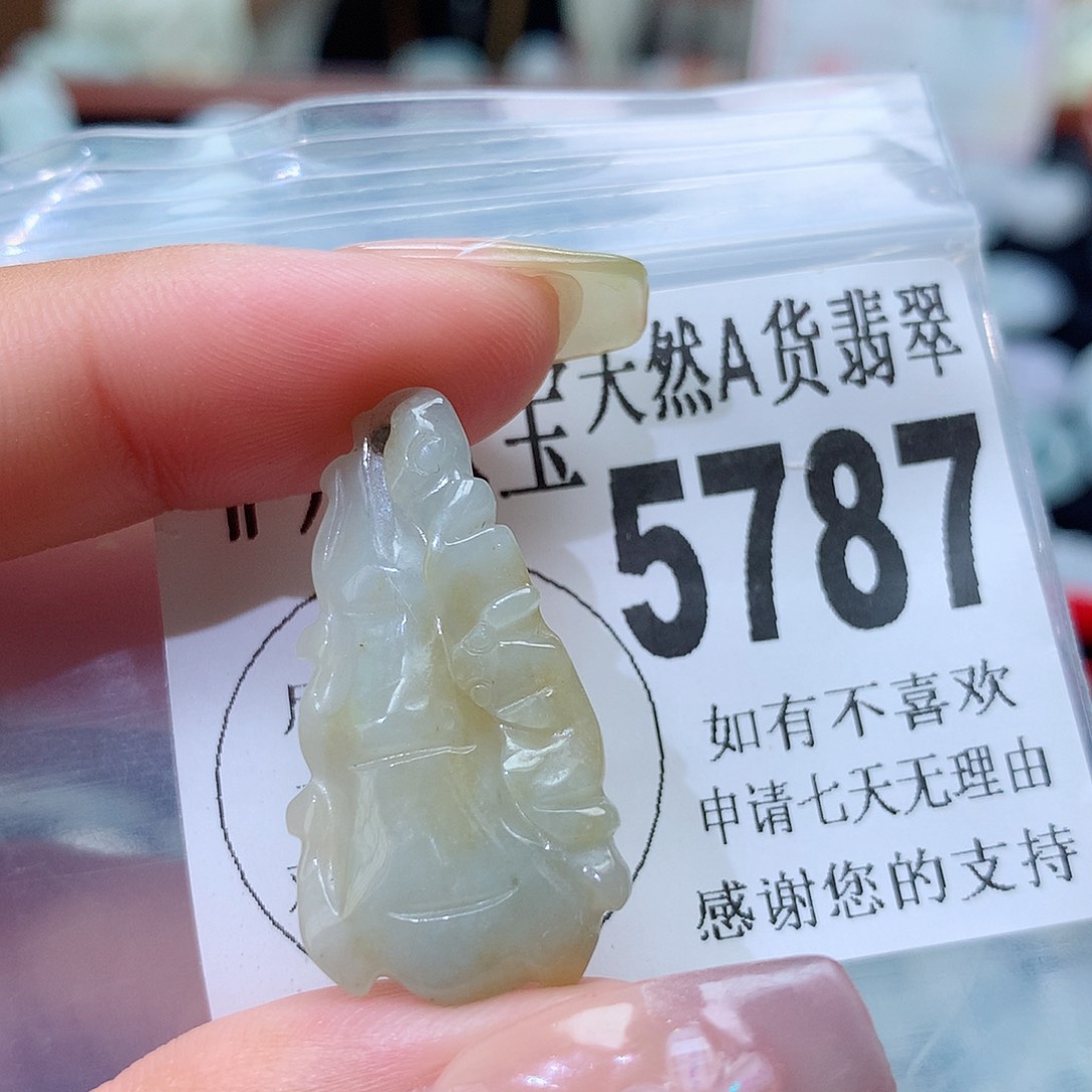 翡翠未镶嵌颈饰，