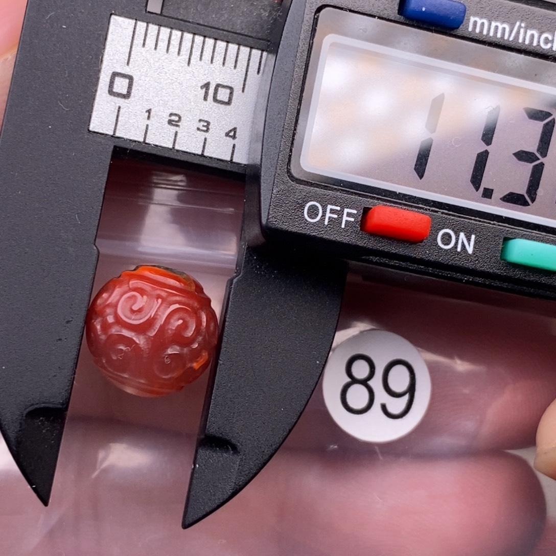 南红玛瑙未镶嵌配饰有瑕疵