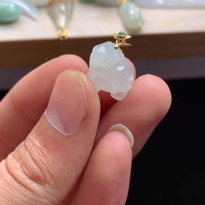 翡翠未镶嵌颈饰吊坠