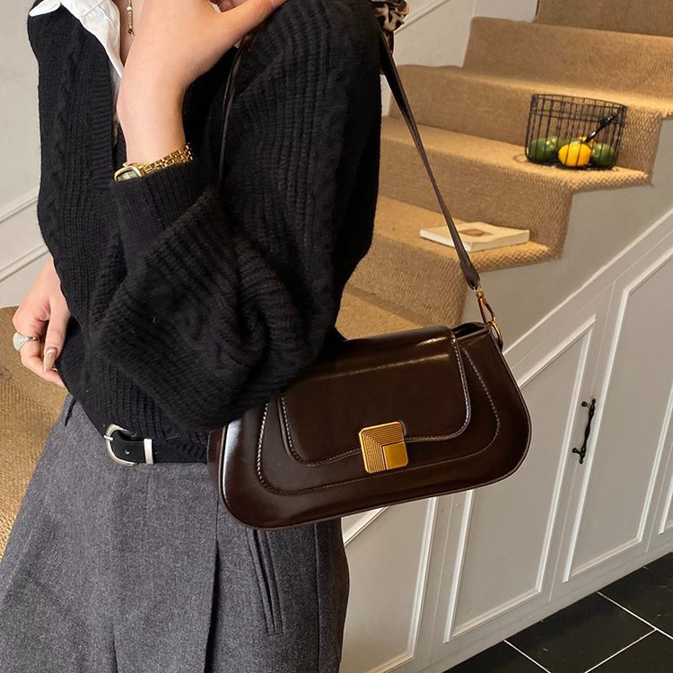 高级感小众新款百搭春夏通勤单肩斜挎时尚腋下法棍女包休闲法棍包