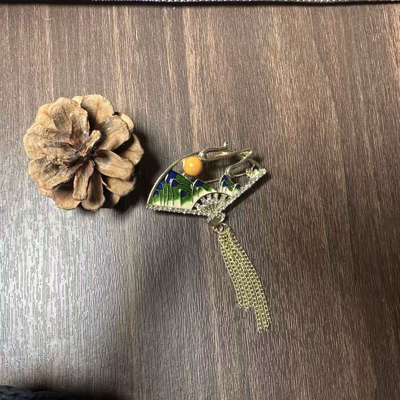 苗族刺绣/手工艺/扇子胸针