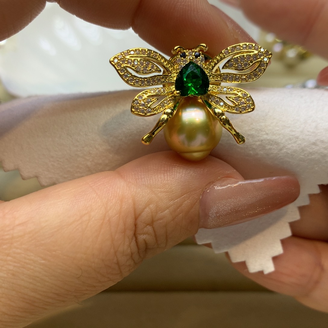 未镶嵌胸饰海水珍珠