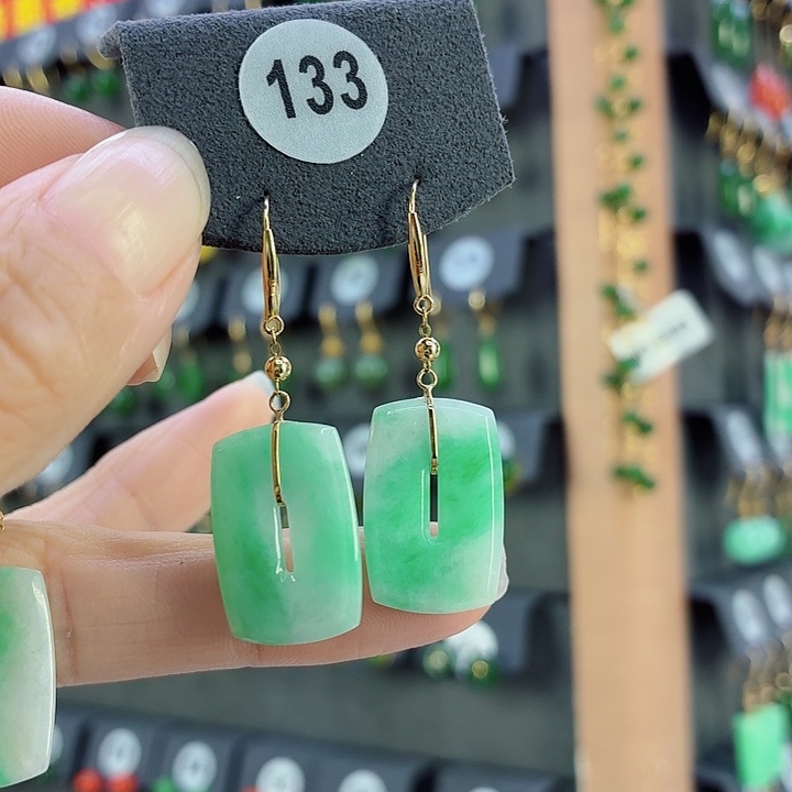 18K金镶嵌翡翠耳饰