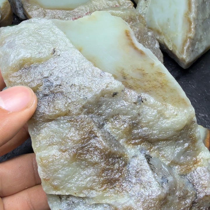 和田玉（糖玉）未镶嵌珠宝奇石