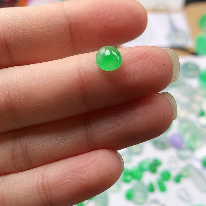 翡翠吊坠(不含链)未镶嵌月*蛋面