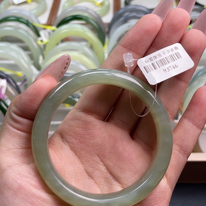 【闪购商品】未镶嵌手镯和田玉