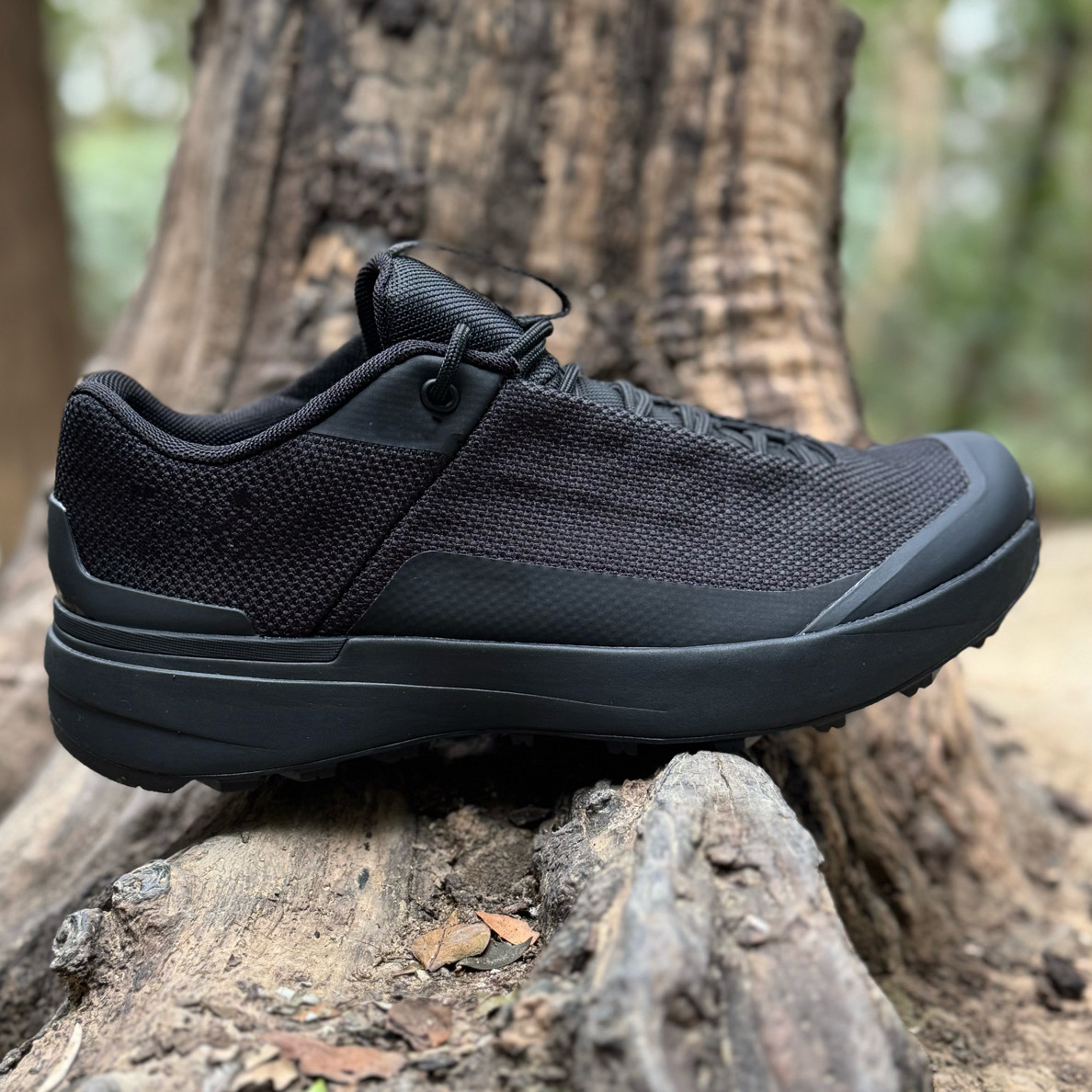 新款秋冬低帮刺绣防水防滑耐磨户外徒步运动鞋男女通用