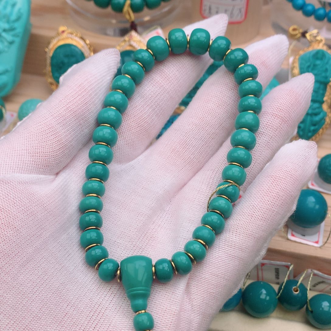 绿松石手持18K金镶嵌