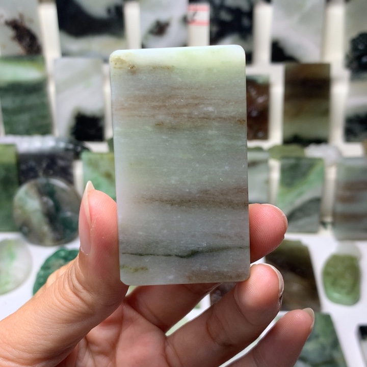 独山玉未镶嵌颈饰