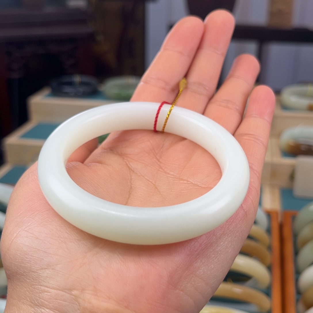 和田玉未镶嵌手镯