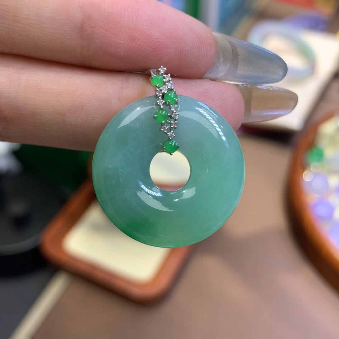 【闪购商品】翡翠18K金镶嵌颈饰翡翠