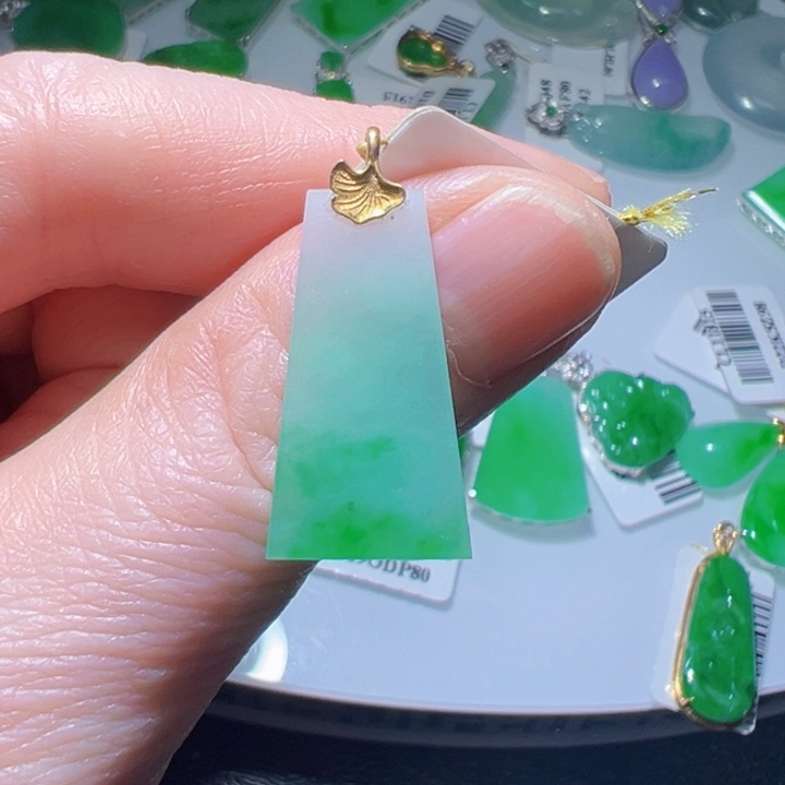 颈饰18K金镶嵌翡翠