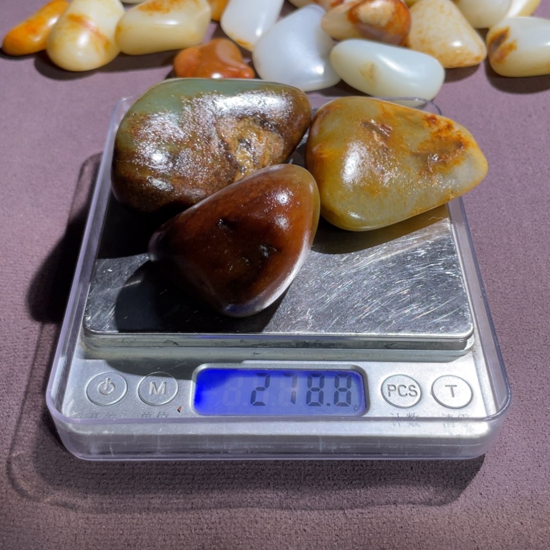 和田玉未镶嵌把件