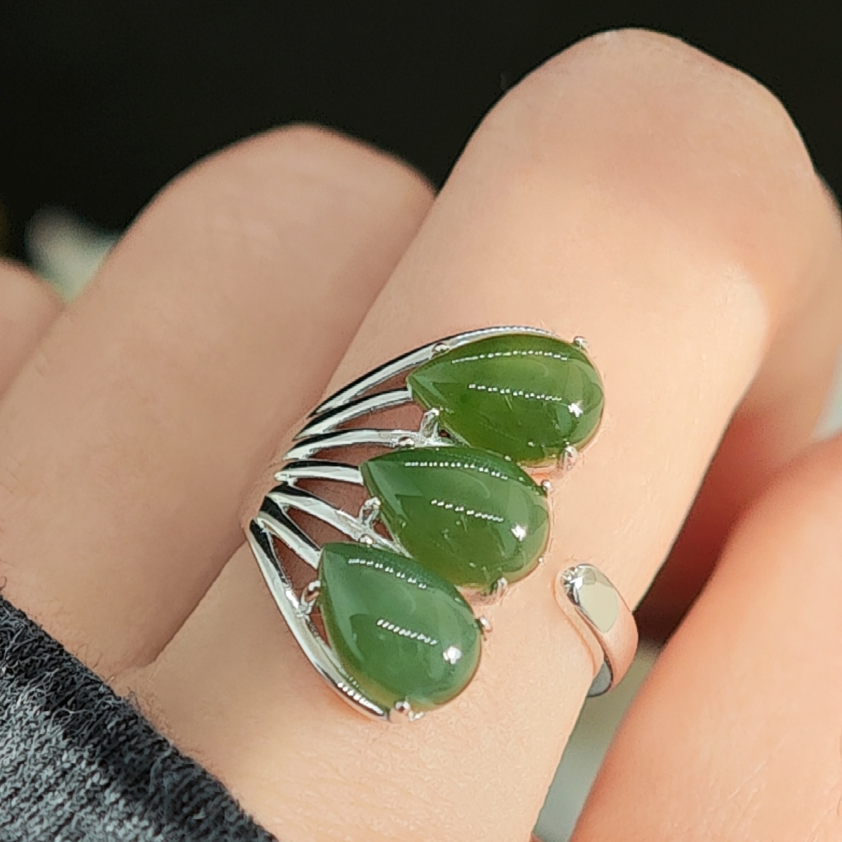 S925银凤尾和田玉碧玉戒指