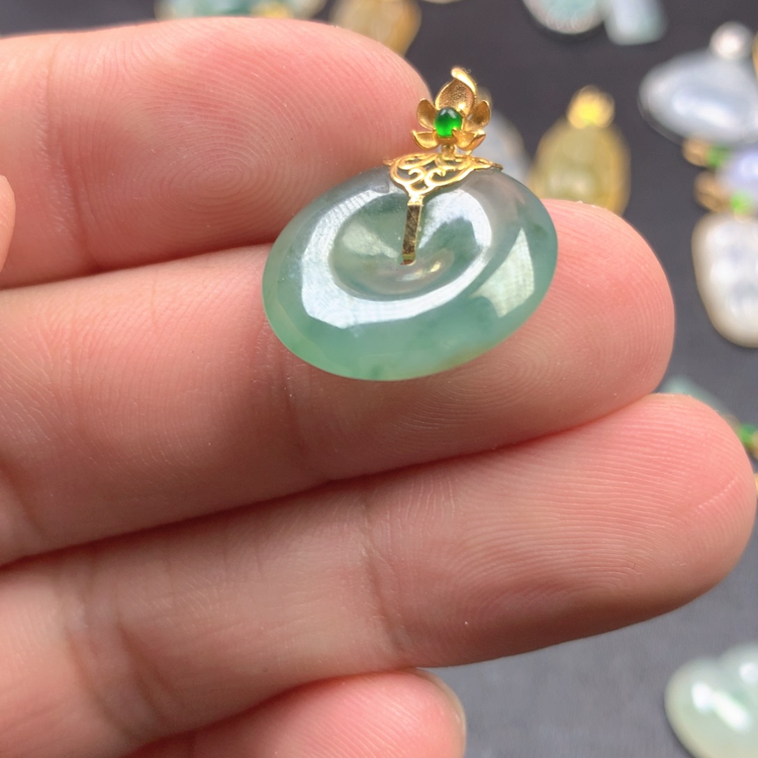 【闪购商品】颈饰18K金镶嵌翡翠翡翠