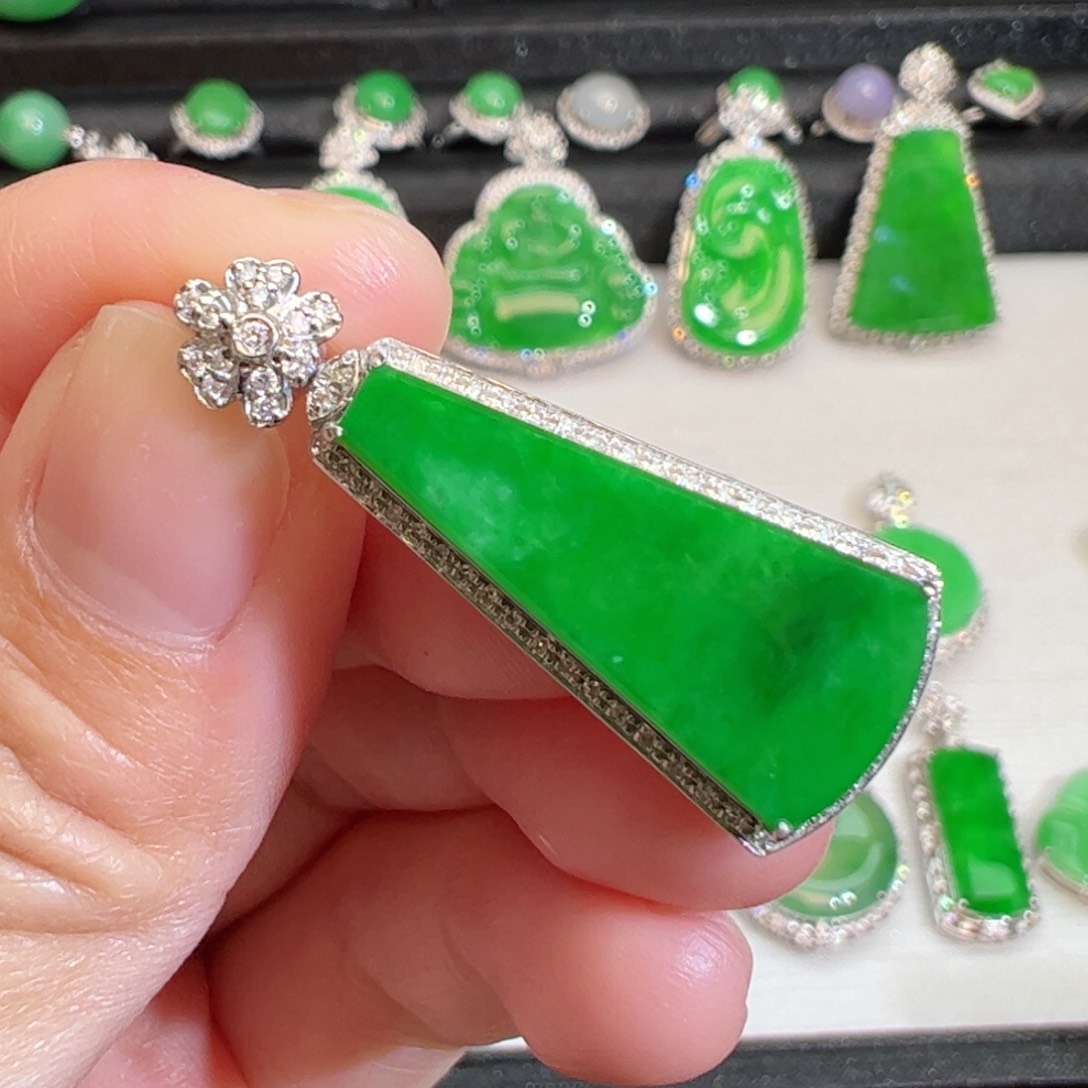 翡翠吊坠(不含链)18K金镶嵌