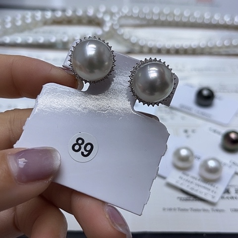 未镶嵌海水珍珠耳饰