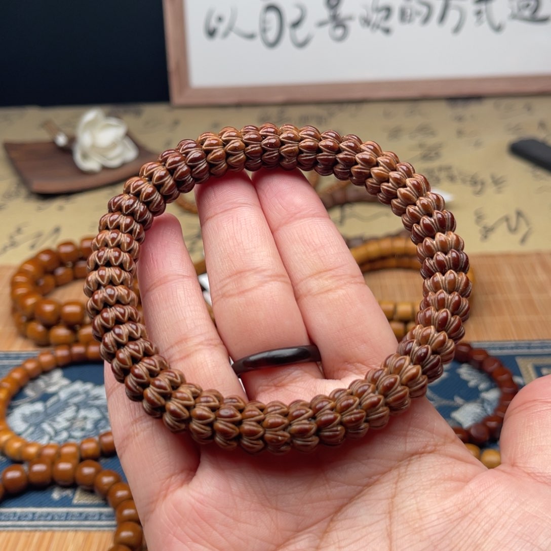 紫金鼠手串雕刻莲花