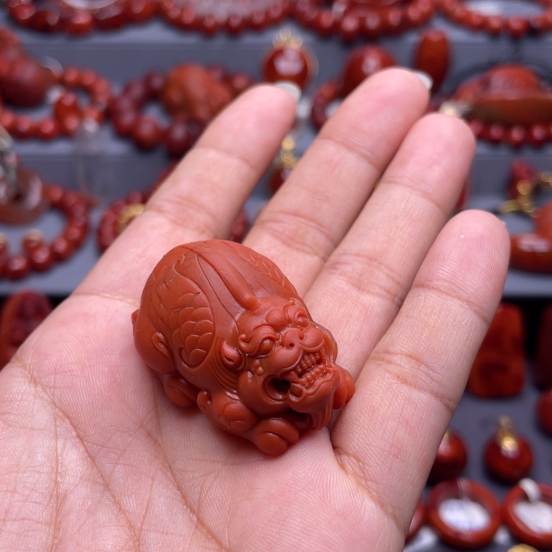 南红玛瑙未镶嵌珠宝奇石貔貅吊坠