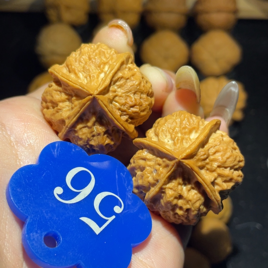 四棱33尺寸核桃。   