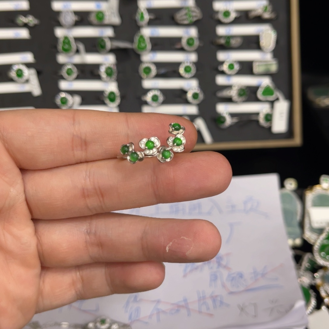 翡翠戒指银S925镶嵌翡翠戒指