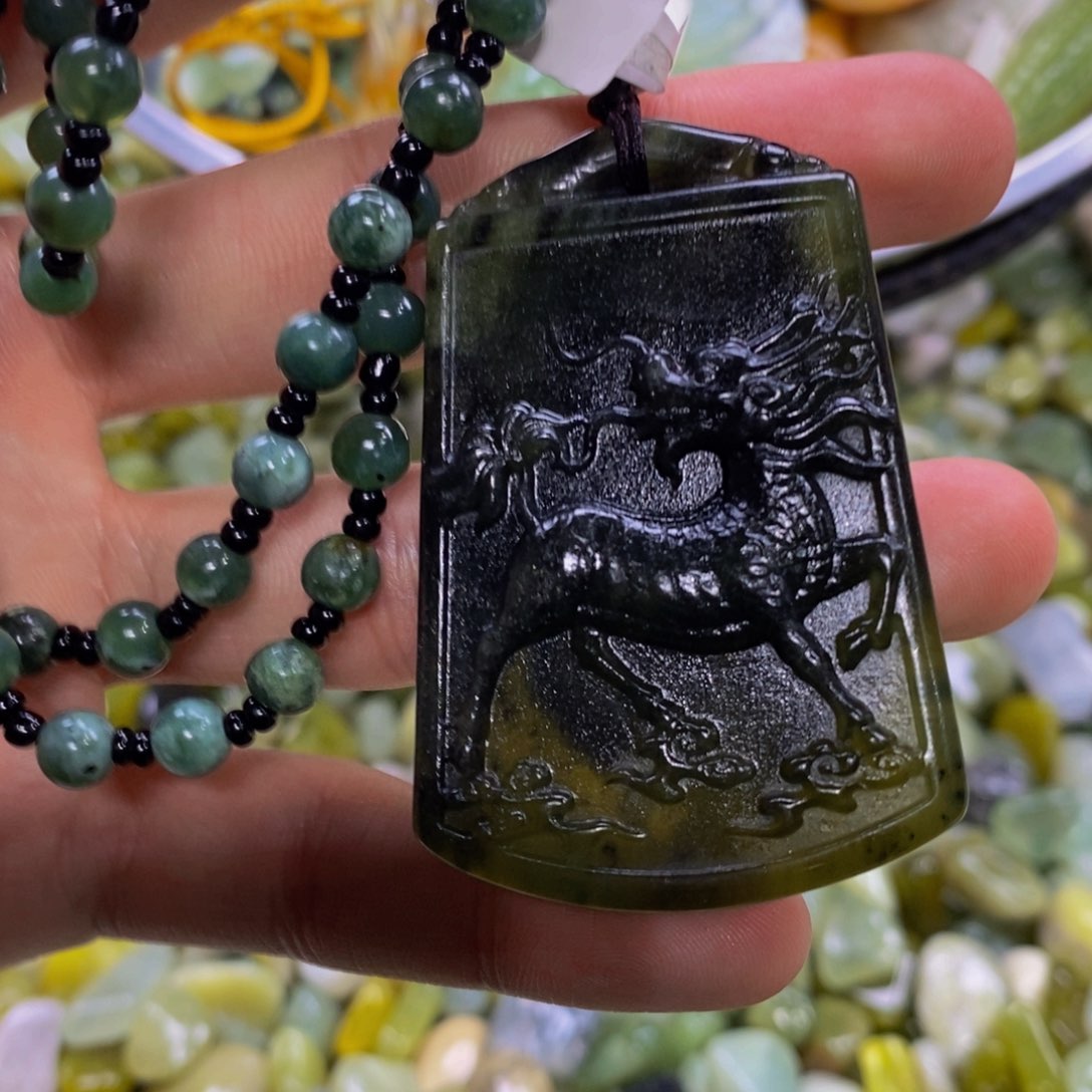 蛇纹石玉吊坠未镶嵌