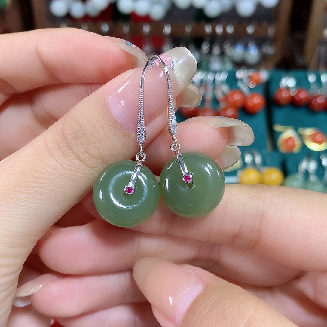 和田玉耳饰银S925镶嵌卡15左右