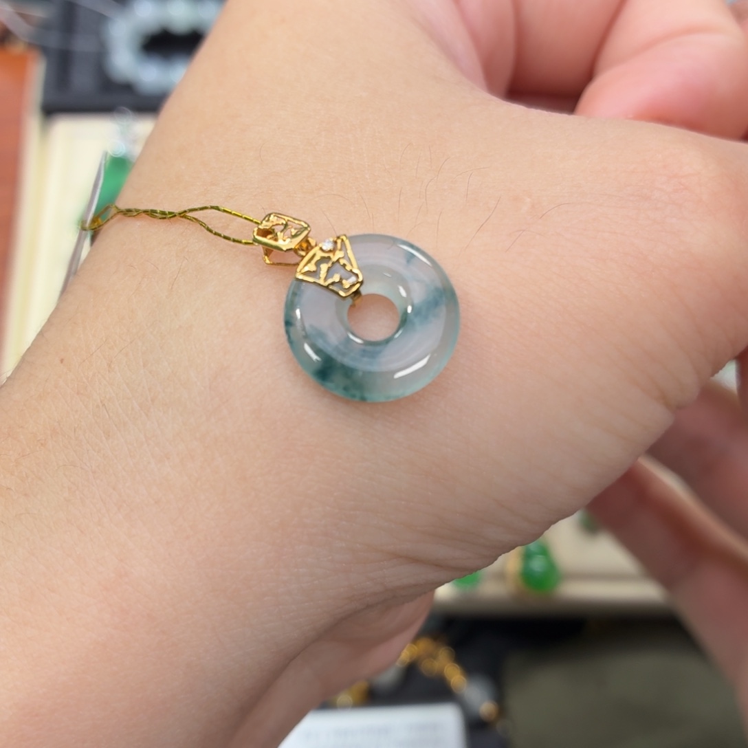 翡翠18K金镶嵌颈饰