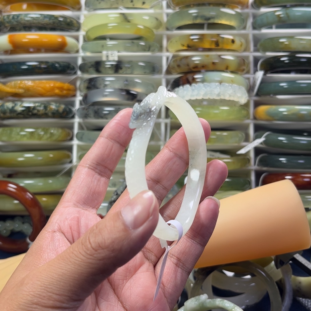 蛇纹石玉手镯未镶嵌叁*.