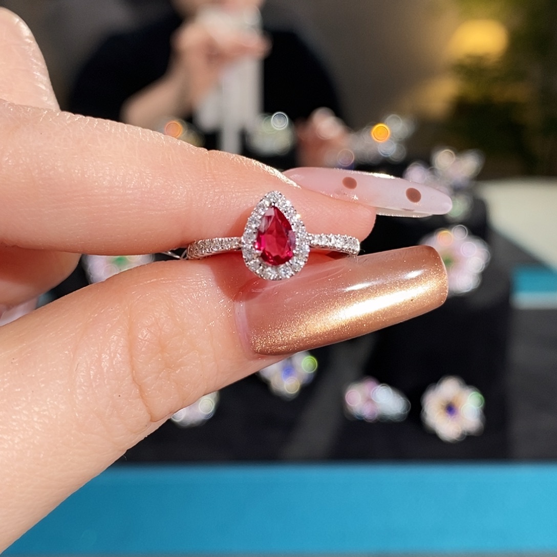 戒指18K金镶嵌红宝石0.4ct无烧