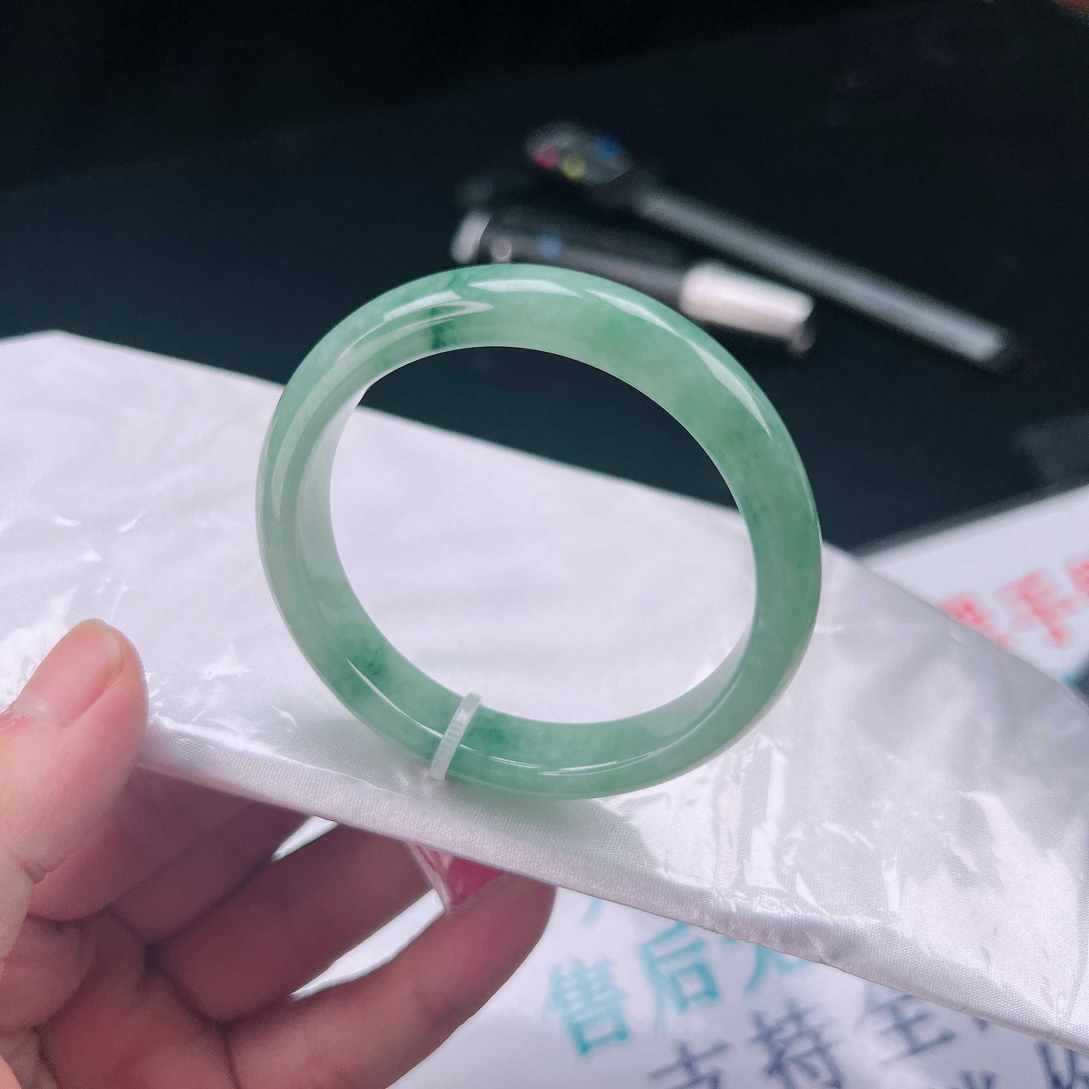 51小圈口缅甸翡翠手镯A货绿色飘花天然A货时尚百搭简约玉镯（0528）