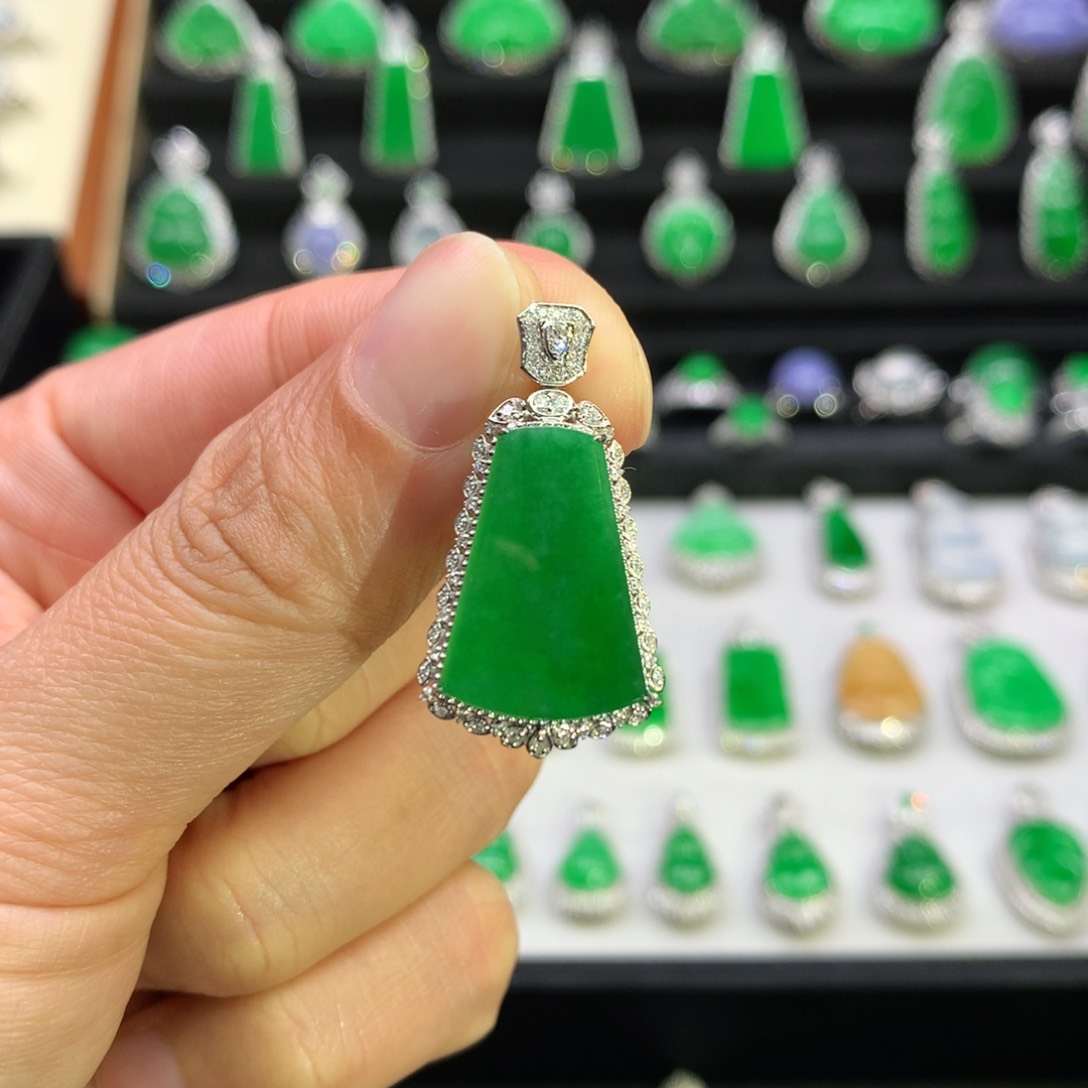 翡翠吊坠(不含链)18K金镶嵌